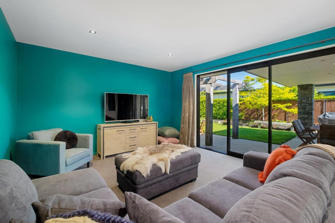 Roys Bay Lodge - Wanaka Holiday Home エクステリア 写真