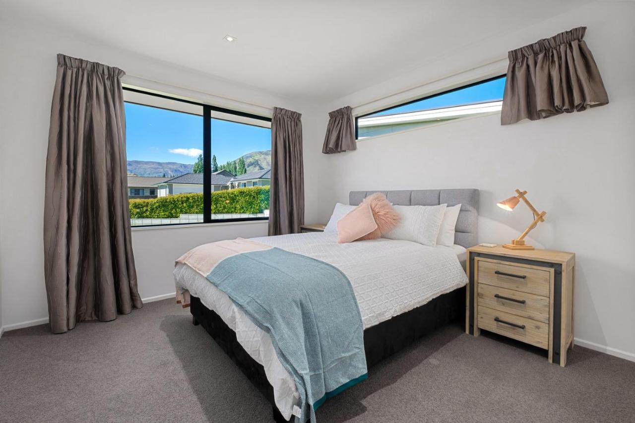 Roys Bay Lodge - Wanaka Holiday Home エクステリア 写真