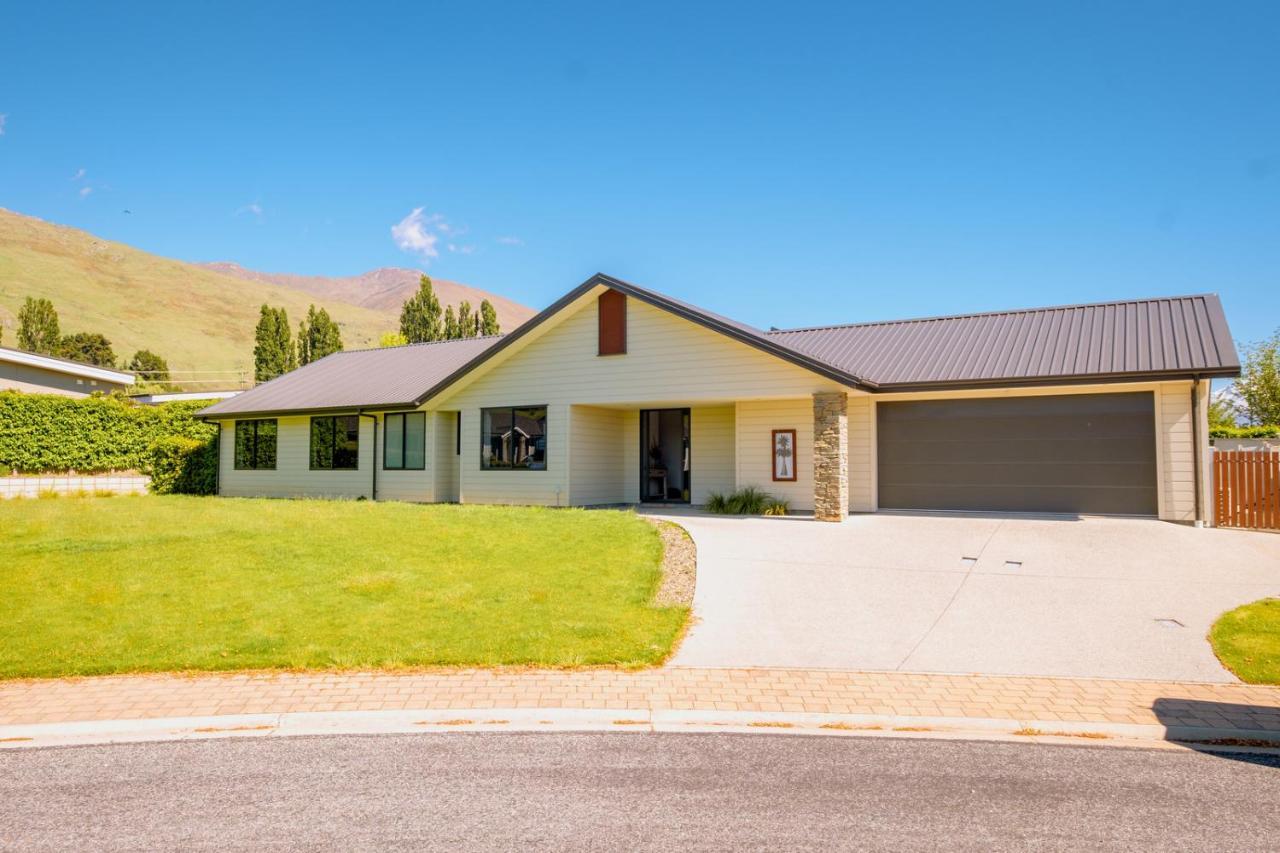 Roys Bay Lodge - Wanaka Holiday Home エクステリア 写真